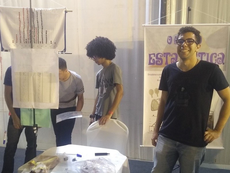 Tenda da Estatística ensina matemática diversão na SBPC Jovem