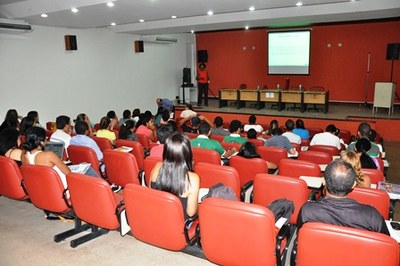 Estudantes acompanharam palestras de professores e apresentações de trabalhos durante o seminário | nothing