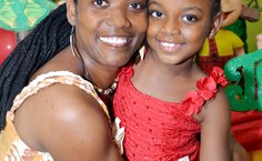 Sonia com sua filha Thandy da Conceição hoje aos seis anos (Arquivo pessoal)