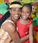 Sonia com sua filha Thandy da Conceição hoje aos seis anos (Arquivo pessoal)