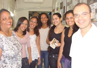 Equipe da Agência Ciências Alagoas e biólogos trocam ideias no Laboratório de Herpetologia do Museu de História Natural da Ufal