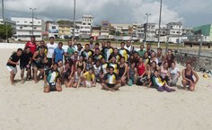 Equipe posa para foto após treino