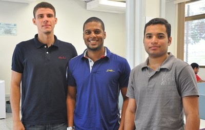 Os estudantes Glauber Marques, Igor Oliveira e Weverton da Silva