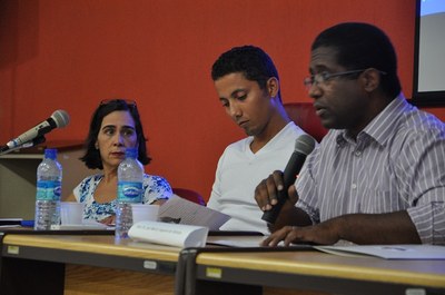 Mesa de abertura contou com participação dos professores Clara Suassuna e José Márcio em palestra sobre a realidade da população afrodescendente na Educação