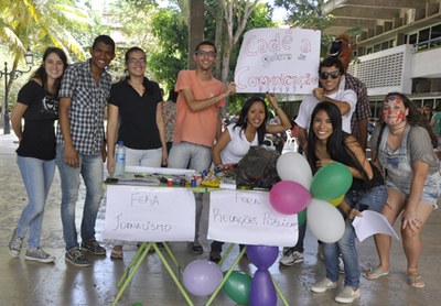 Equipe de alunos do COS recepcionaram os feras durante a matrícula | nothing