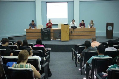 Palestra foi realizada no auditório da Feac