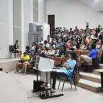 Estudantes discutem a relação do Direito com a sociedade