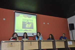 Estudantes participam de evento sobre intercambio voluntário