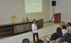 Professora Eliana Kefalás durante sua palestra