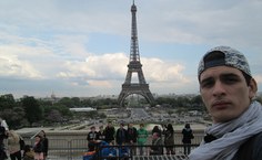 Carlos Eduardo, em uma das folgas, em Paris