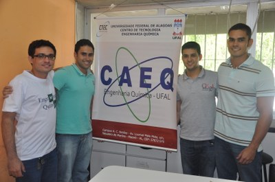 Os alunos de Engenharia Química, Wildson Leite, Diego Rodrigues, Christiano Rolim e Flávio Calheiros, membros do Centro Acadêmico do curso | nothing