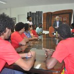 Estudantes africanos recebem ingressos para o treino da seleção de Gana