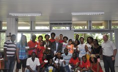 Reitor Eurico Lôbo recebeu os estudantes no gabinete e entregou os ingressos