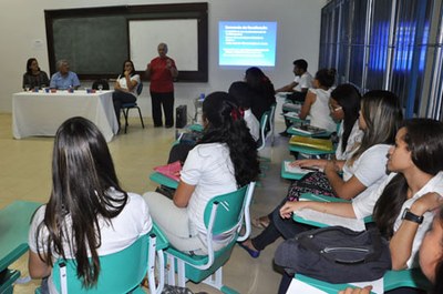 Mesa-redonda e lançamento do portfólio encerrou a disciplina Enfermagem, Saúde e Sociedade | nothing