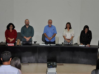 O pró-reitor Pedro Nelson Bonfim debate assistência Estudantil