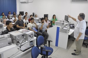 Alunos de Computação participam de curso de Instrumentação Eletrônica