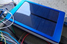 Paineis solares acoplados a bateria