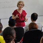 Estudantes e educadores debatem novas formas de ensino de línguas