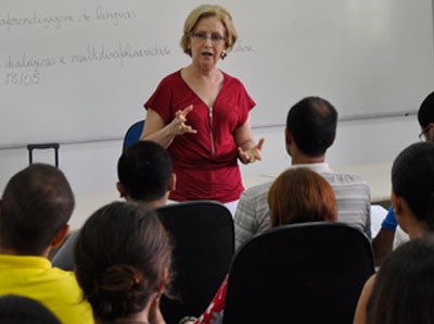 Professora Rita Zozzoli abordou o tema Dialogismo e Ensino de Línguas | nothing