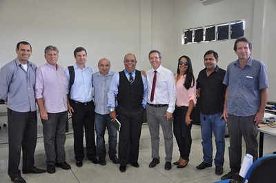 Participantes da oficina com o professor Mauro Rabelo (camisa branca)