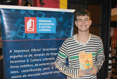 Mateus lança livro Quem Tabelar Com Toni Ganha Um Fusca (Foto - Imprensa Oficial) | nothing