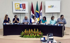 Durante mesa de abertura, vice-reitora Rachel Rocha desejou boas-vindas aos presentes (Foto: Dani Moraes)