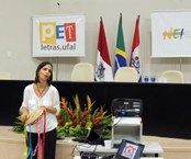 Pandeiro, música e ordem unida tornaram conferência ministrada por Eliana Kefalás bem descontraída