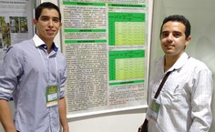 Estudantes do Centro de Ciências Agrárias da Ufal durante apresentação de trabalho em congresso