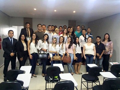 Estudantes de Ciências Contábeis visitam empresas para aprimorar formação