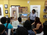 Alunos em visita à gráfica em Pernambuco