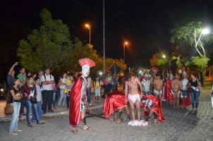 Estudantes católicos realizam Via Sacra no campus da Ufal