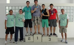 Pódio com os participantes