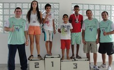 Pódio com os participantes