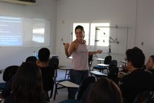 Professora do Centro de Educação (Cedu), Ana Carolina Sella, realizou uma palestra bem dinânima para os estudantes de Engenharia.