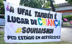 Faixa colocada pelas estudantes de Pedagogia no Campus A.C. Simões. Foto: Thiago Prado