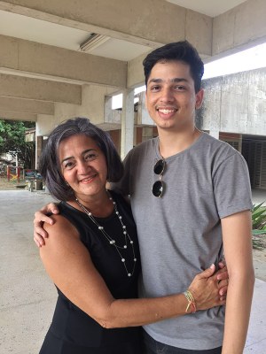 Mãe e filho no Campus A.C. Simões