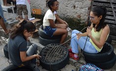 Estudantes confeccionam nova mobília para sede da associação