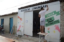 Pintura da fachada da Associação de Moradores do Frei Damião