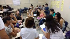 Alunos participam de dinâmicas em grupo