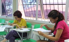 Docente e estudante de Enfermagem da Ufal respondem ao questionário da pesquisa