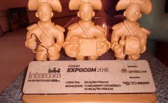 Troféu Expocom 2016 para alunos de Relações Públicas