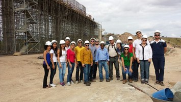 Alunos de Engenharia visitam obra do Canal do Sertão para aula prática