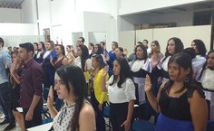 Graduandos fazem juramento na Colação