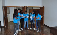 Parte da equipe dos 138 monitores que atuam na 8ª Bienal Internacional do Livro de Alagoas (Foto - Deriky Pereira)