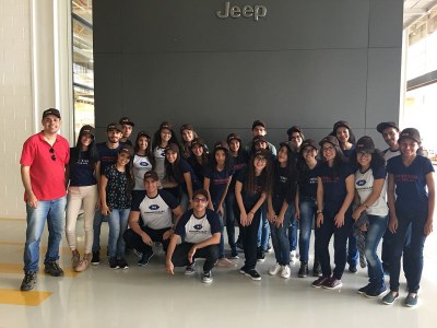 Alunos fizeram visita técnica numa montadora em Pernambuco