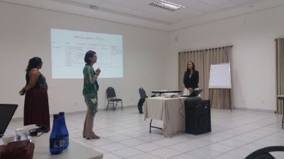 Equipe se apresentado no Encontro Universidade Solidária