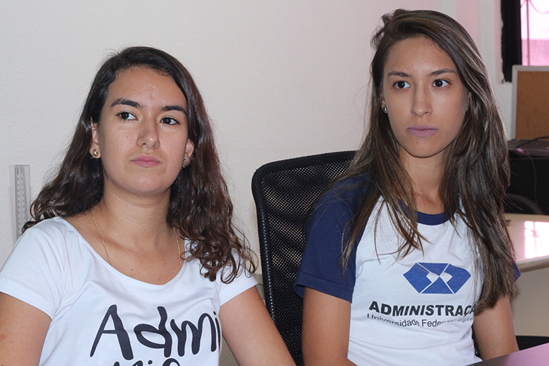 Lizandra Araújo e Larissa Oliveira, alunas do terceiro período de Administração do Campus Arapiraca, integram o grupo