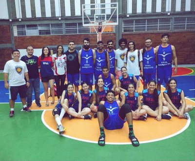 Equipes feminina e masculina de basquetebol. Foto: Gerência de Esportes