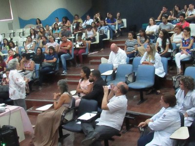 A superintendente do HU, Regina Maria dos Santos, falou com os novos estagiários A superintendente do HU, Regina Maria dos Santos, falou com os novos estagiários
