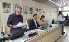 Como a reitora Valéria Correia está em viagem, o vice-reitor José Vieira presidiu a sessão